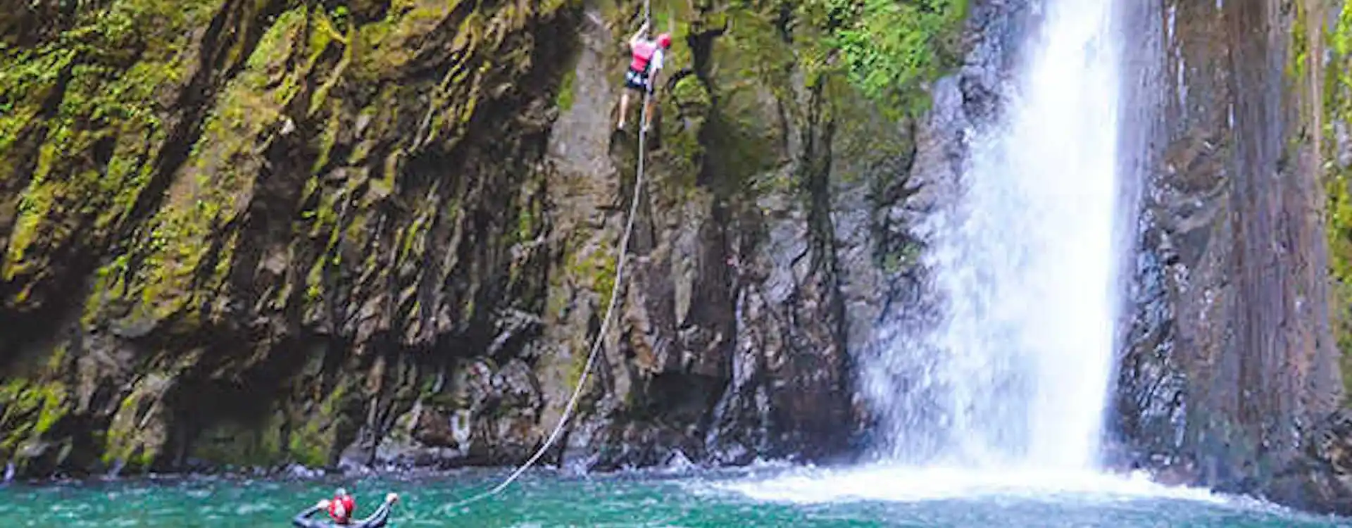 jumpcanyoning
